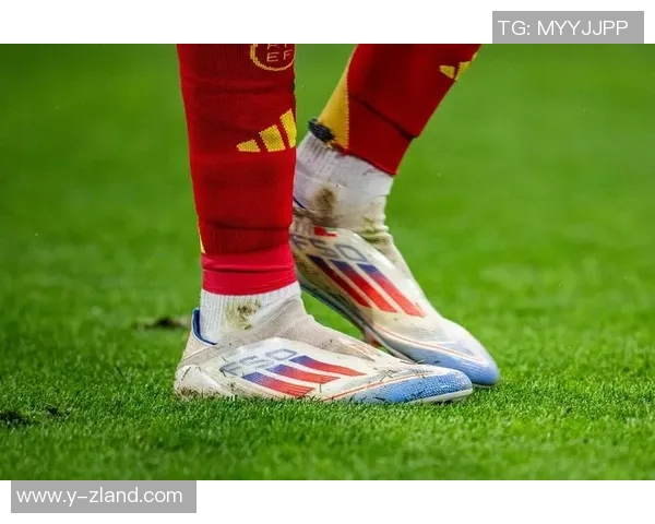 足球明星脚踝上的神秘装备揭秘为何他们如此重视这一细节 足球明星脚踝上的神秘装备揭秘为何他们如此重视这一细节