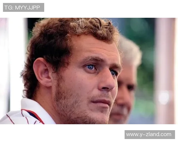 外国足球明星的卷发魅力与风格解析让你领略不同的足球文化 外国足球明星的卷发魅力与风格解析让你领略不同的足球文化