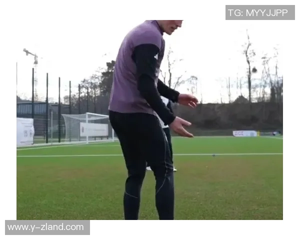 足球明星独特花式起球技巧揭秘助你提升球场表现 足球明星独特花式起球技巧揭秘助你提升球场表现